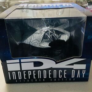 Independence ID4 Attacker Edition figure and Blu-ray new inbox unopened